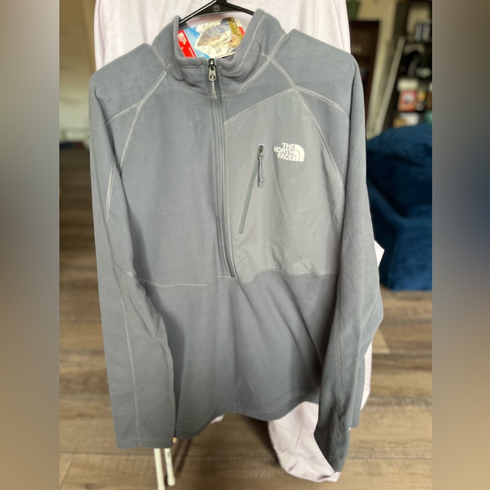 The North Face Men’s 1/2 Zip Jacket